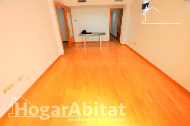 SEMINUEVO Y LUMINOSO CON TERRAZA, GARAJE Y TRASTERO EN EL CE - foto 5