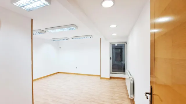 Urbis te ofrece una oficina en alquiler en la zona Labradores, Salamanca. — 3