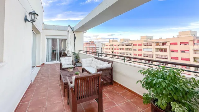 ÁTICO CON SOLÁRIUM EN AVDA. IMPERIO ARGENTINA. MÁLAGA — 12