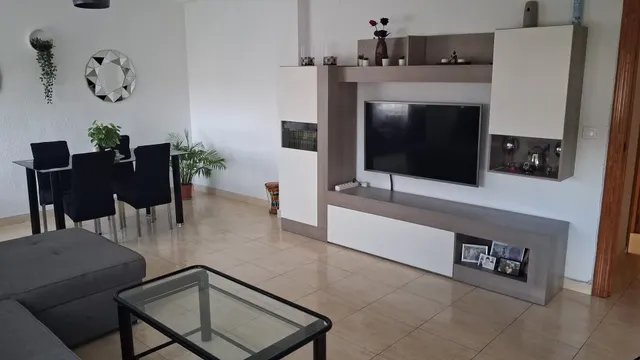 Venta piso reformado junto hospital - tercero sin ascensor — 2