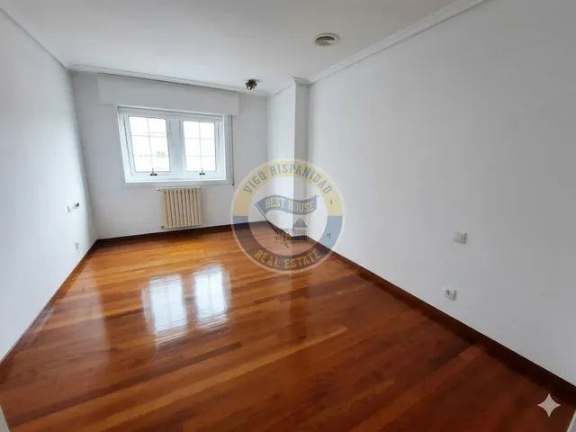 PISAZO DE LUJO CON GARAJE EN ROSALÍA DE CASTRO – VIGO — 9