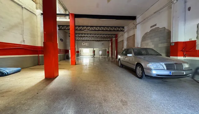 GRAN LOCAL EN PEGO CON MÚLTIPLES POSIBILIDADES — 562 m2 + PA