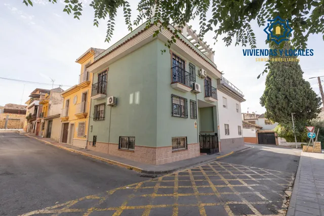 Casa independiente a 5 minutos de Granada en buen estado para entrar a vivir — 50