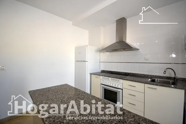 Seminuevo con terraza, piscina y garaje cerca de la playa — 13