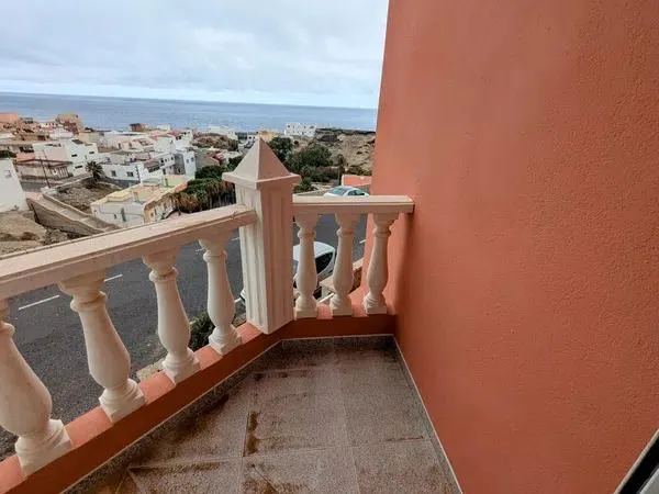 Tajao. Adosado a 100 metros del mar con vistas directas con garaje cerrado y solarium — 2