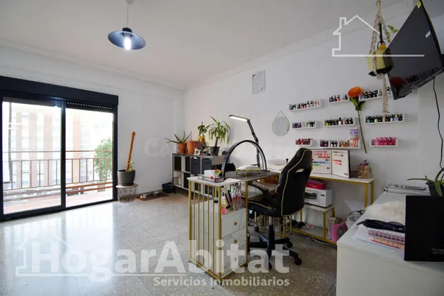 ¡VISTAS DESPEJADAS! MUY AMPLIO, BONITO Y LUMINOSO CON BALCÓN - foto 4