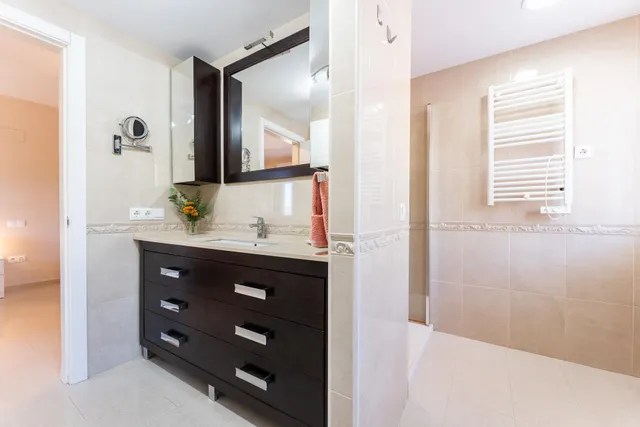 CHALET INDEPENDIENTE DE UNA SOLA PLANTA CON PISCINA — 43