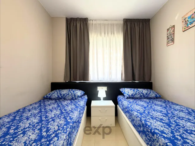 Piso en primera linea de playa de 2 habitaciones y 2 baños con terraza, piscina, garaje y trastero en Marina d’Or — 21