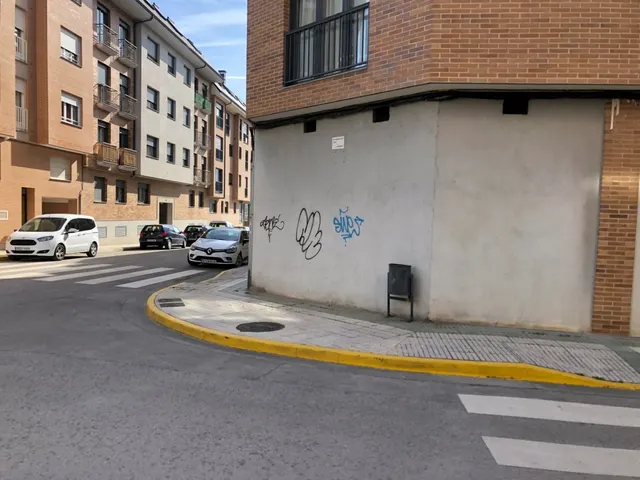 LOCAL COMERCIAL EN ZONA ALTA — 2