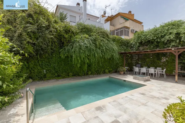 Chalet pareado con piscina, jardín y bonitas vistas a Granada en La Zubia — 50