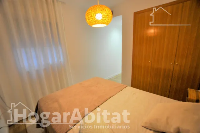 Impecable y reformado en residencial con terraza, piscina y dos plazas de garaje, cerca del centro — 13