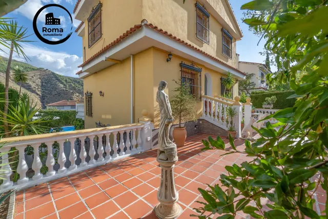CHALET CON PISCINA Y JARDÍN A SOLO 10 MINUTOS DE GRANADA — 16