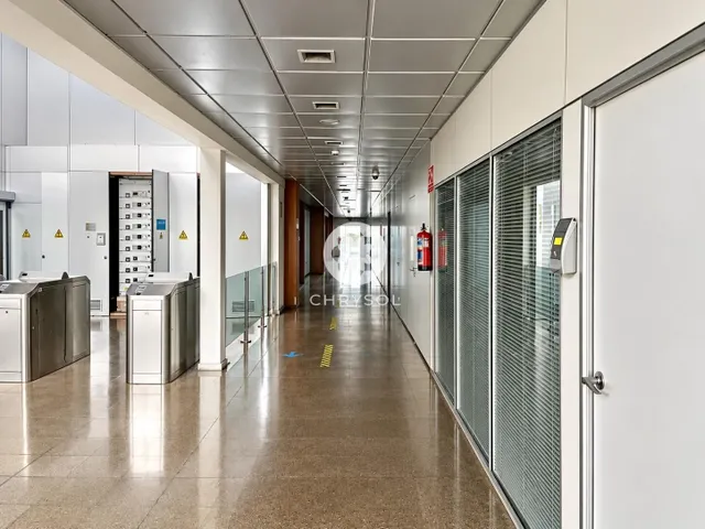Exclusiva nave industrial tipo c con edificio corporativo junto a zona franca y fira de Barcelona. — 11