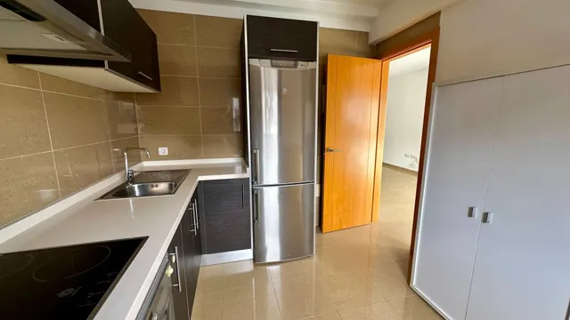 Piso exterior de 3 dormitorios y 2 baños con garaje y trastero en Avenida Buenos Aires. — 9