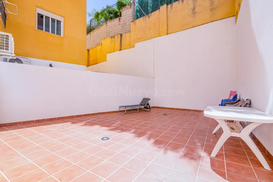 PISO CON PATIO Y COCHERA EN LA ZUBIA