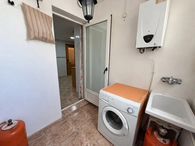 Piso amplio y muy luminoso con ascensor y comunidad incluidos – 800 €/mes (posibilidad de plaza de garaje en el mismo edificio por 50€ mas al mes) — 13