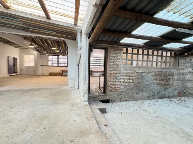 Nave en zona urbana con 264 m2 y con jardín de 114 m2 orientado al sur, garaje y gran potencial como estudio profesional. — 7