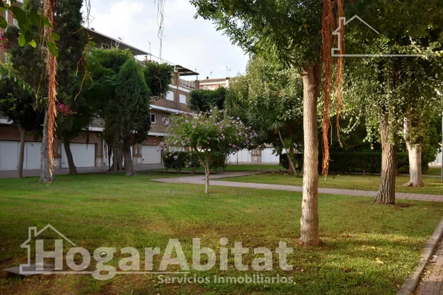 Espacio, luz y tranquilidad familiar en este amplio adosado con garaje — 36