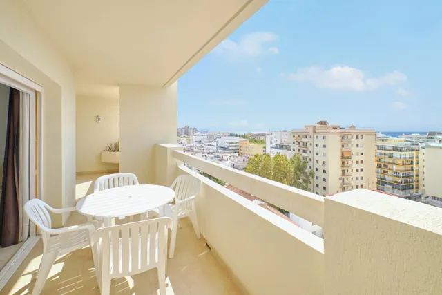 Amplio piso en el centro de Marbella – con vistas al mar y al Casco — 25