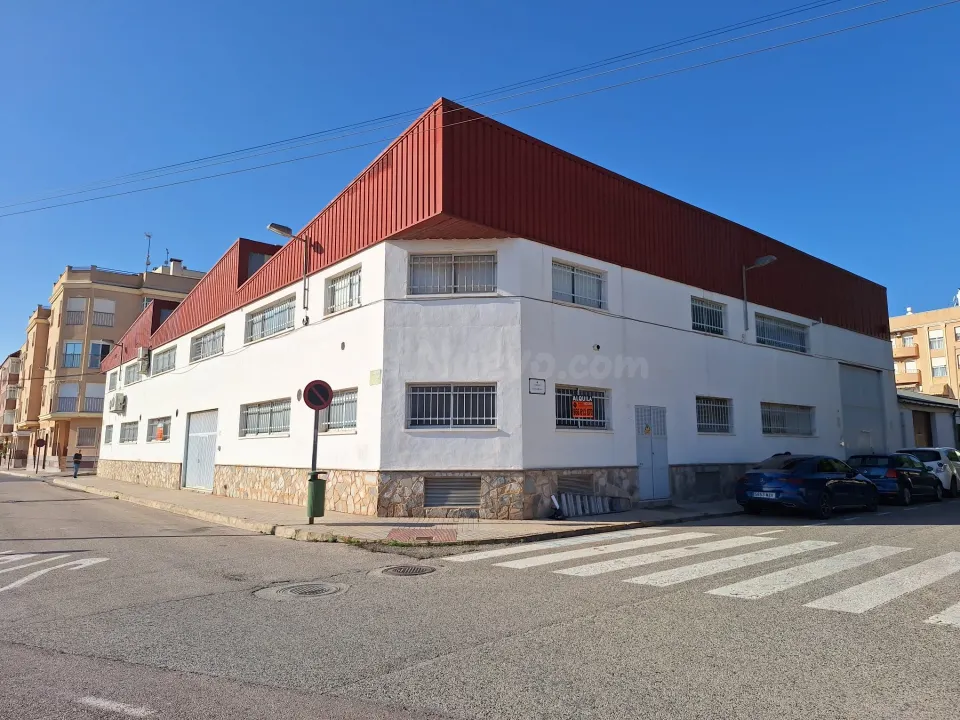 ¡OPORTUNIDAD ÚNICA! Espectacular nave industrial en La Hoya