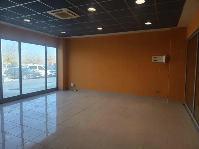 Nave con oficinas en ciudad del transporte — 7