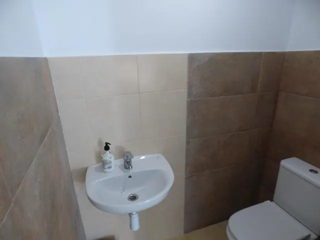 Oportunidad de Alquiler: Local Comercial en Malgrat de Mar — 8