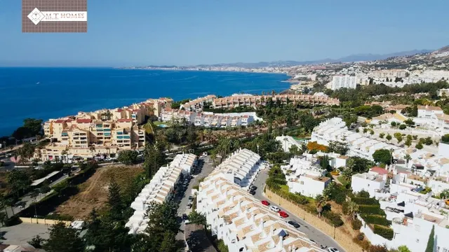 IMPRESIONANTE ÁTICO CON ESPECTACULARES VISTAS AL MAR EN BENA - foto 4
