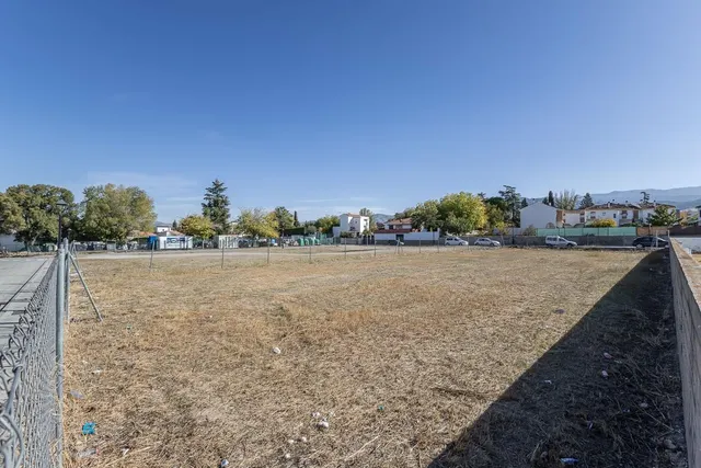 Solar de 1.175 m2 en Ogijares — 7