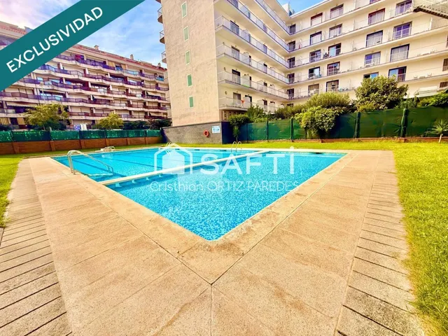 Se vende piso en primera línea con piscina — 26