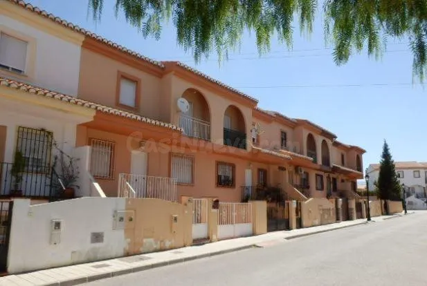 Amplio Chalet en Híjar, Las Gabias - ¡Tu hogar ideal! ✨