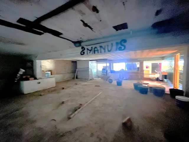 VENTA AMPLIO LOCAL COMERCIAL ARROYO DE LA MIEL — 24
