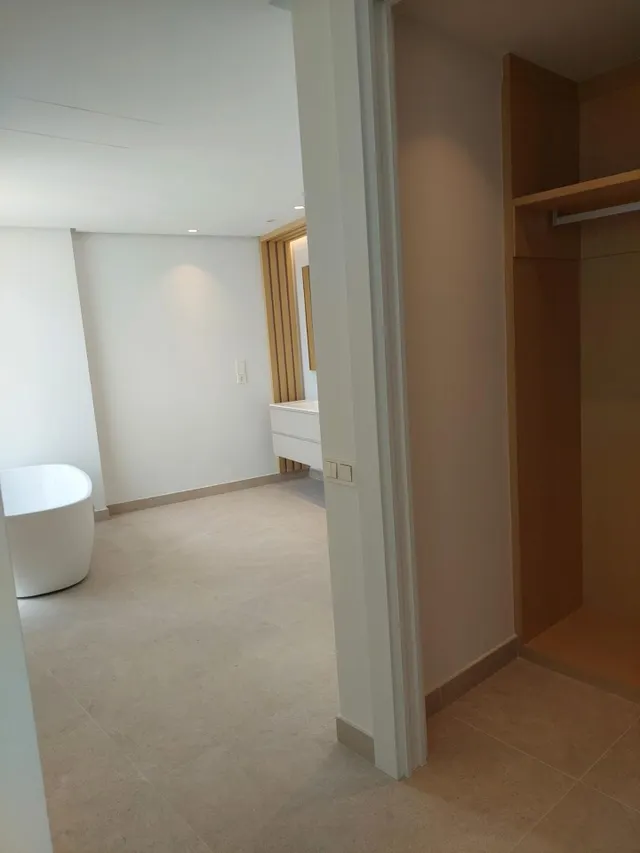 Espectacular Ático de Lujo con solarium, piscina privada y vistas al mar. 4 dormitorios y 4 baños. Benahavis — 20