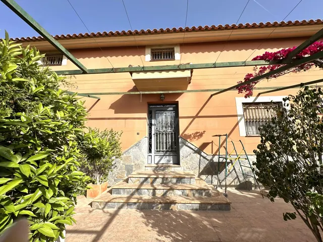 EL CHALET QUE LO TIENE TODO EN TERCIA: ¡ESPACIO, POTENCIAL Y - foto 3