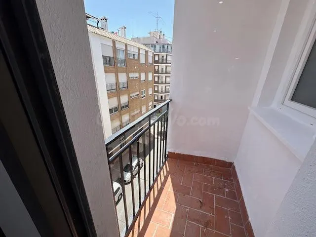 Piso reformado de tres dormitorios y balcón en Castellón - foto 4