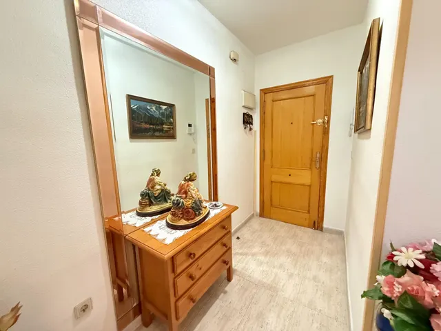 Apartamento en esquina de 2 dormitorios a 500 m de las piscinas naturales en Torrevieja!!! — 26