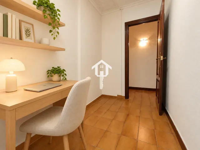 1ª planta de 102 m2 con patio en pleno centro de Alicante: edificio con ascensor — 17