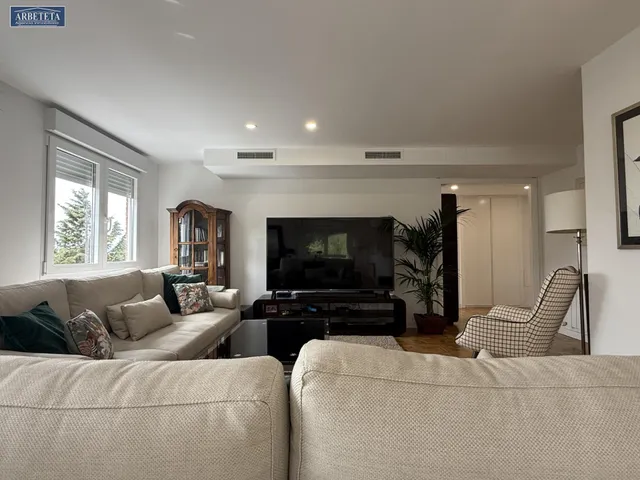 Inmobiliaria Arbeteta vende piso de cuatro dormitorios en zona Constitución — 14