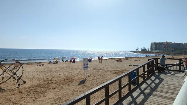 FANTASTICO CHALET ADOSADO CON PISCINA COMUNITARIA, IDEAL PARA VIVIR TODO EL AÑO — 32