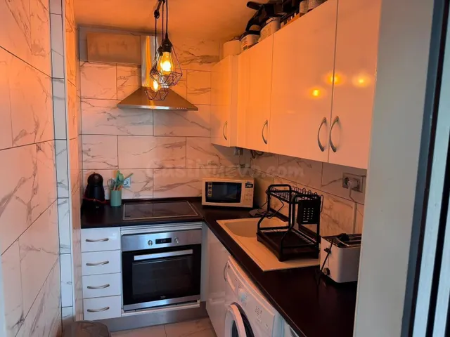 Apartamento reformado con piscina y parking comunitario — 12