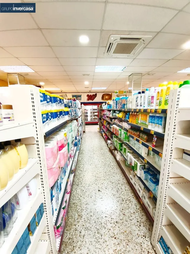 Gran local comercial de 261 m2 situado en zona céntrica de Vilamarxant (Valencia). — 12