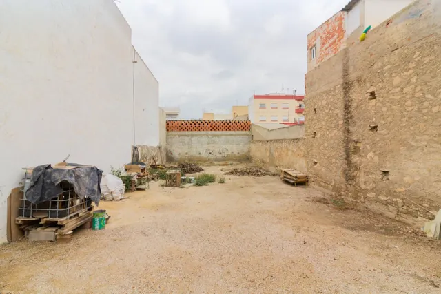 AMPLIO TERRENO URBANO EN SAN BARTOLOMÉ (ORIHUELA). — 3