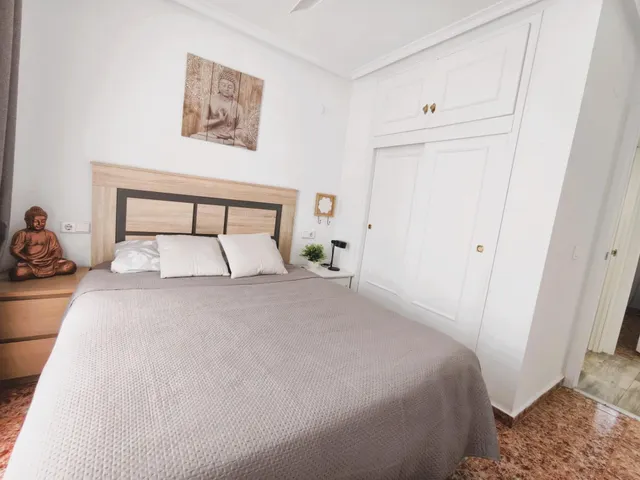 Apartamento reformado con piscina comunitaria, Alicante, Torrevieja. 3 habitaciones | 60 m2 | A 300 metros del mar — 14