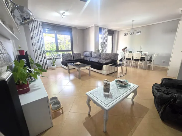 Chalet de esquina en zona hospital — 24