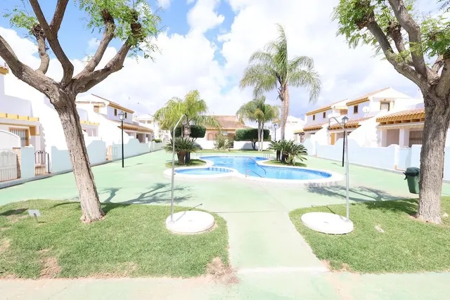 Torre de la Horadada adosado duplex frente a la piscina — 2
