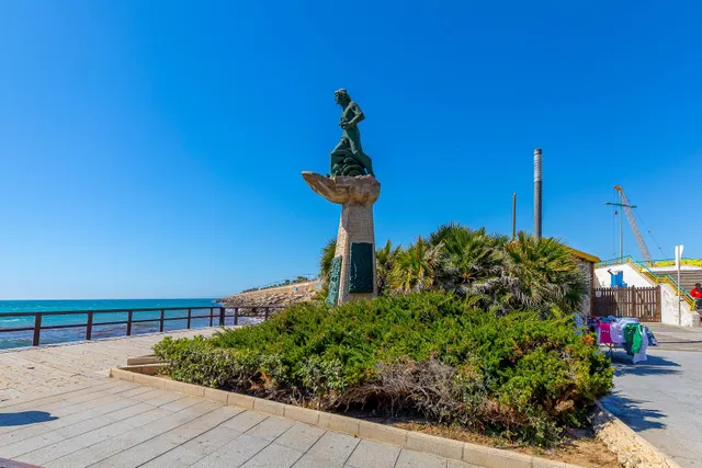 4 Dormitorios 2 baños  vivienda grande — 46