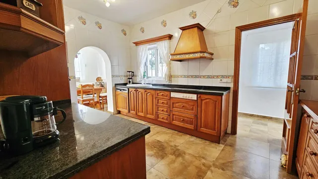 Encantador Chalet de 2 Plantas con Amplios Espacios y Terrazas — 28