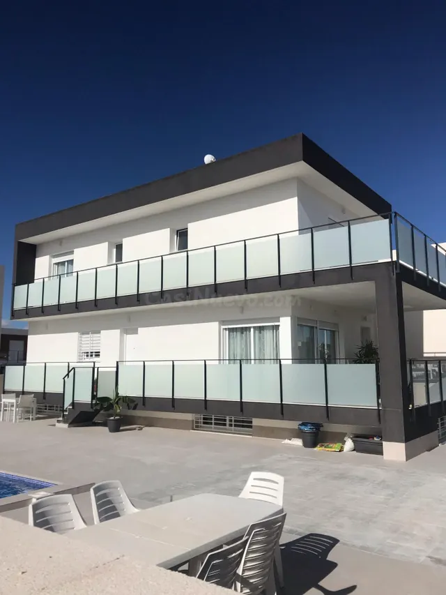 Descubre tu Oasis Privado en la Costa Blanca: Villa de Diseñ - foto 3