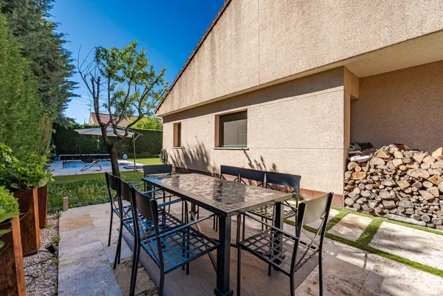 MAGNÍFICO CHALET EN LA SIERRA DE GUADARRAMA PARA VIVIR EN UNA PLANTA Y LISTO PARA ENTRAR A 25 MINUTOS DE MADRID CON PORCHE, JARDÍN Y PISCINA — 46