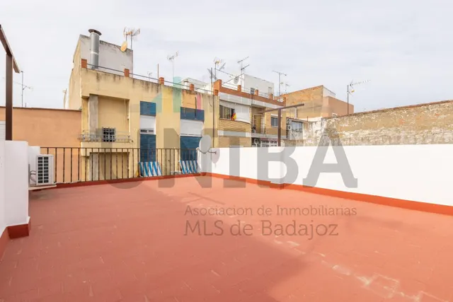 Casa de dos plantas con patios y azotea en Antonio Domínguez — 23