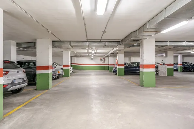 SE VENDEN 2 PLAZAS DE GARAJE. ZONA FORUM. 46.000 EUROS. — 12